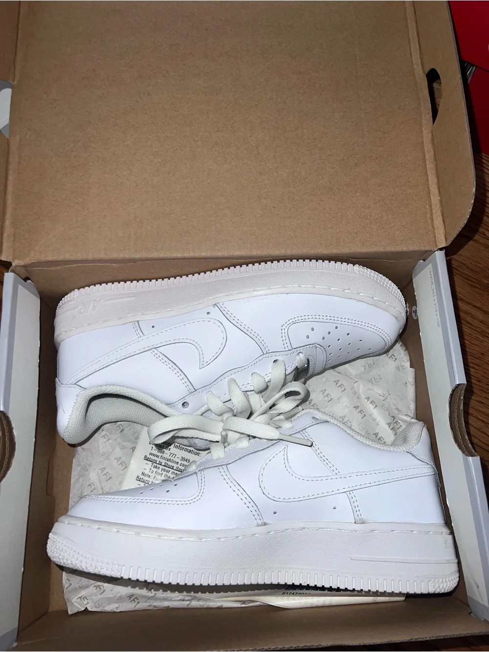 Nike White/Gray Air Force 1 LE (GS) Box Label